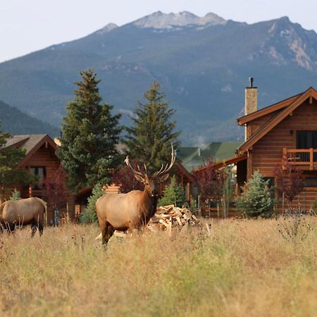 Chic Retreat Indoor Outdoor Fireplace, Private Jacuzzi, Great Location! Villa Estes Park Exterior photo