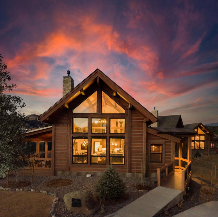 Chic Retreat Indoor Outdoor Fireplace, Private Jacuzzi, Great Location! Villa Estes Park Exterior photo